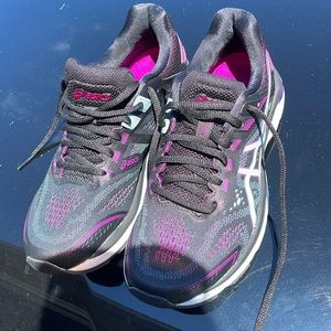 dynamic duomax Asics runners (size 8)